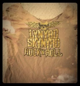Distressed bleached graphic tshirt lynyrd skynyrd
